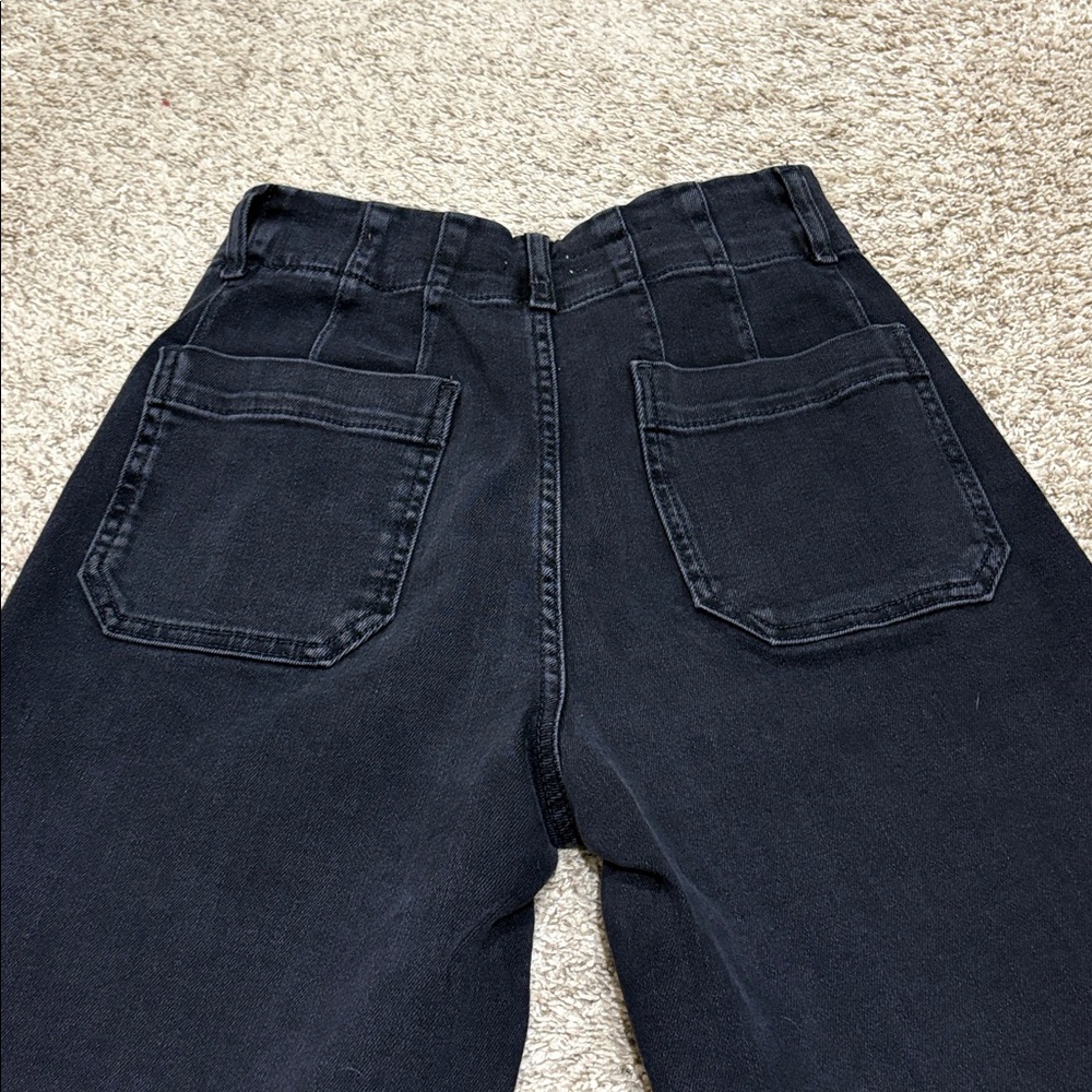 The Colette Crop High-Crop Wide-Leg Jeans - Picture 9 of 10